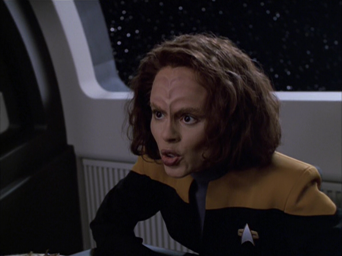 extant_StarTrek_VOY_6x03-BargeOfTheDead_00978.jpg