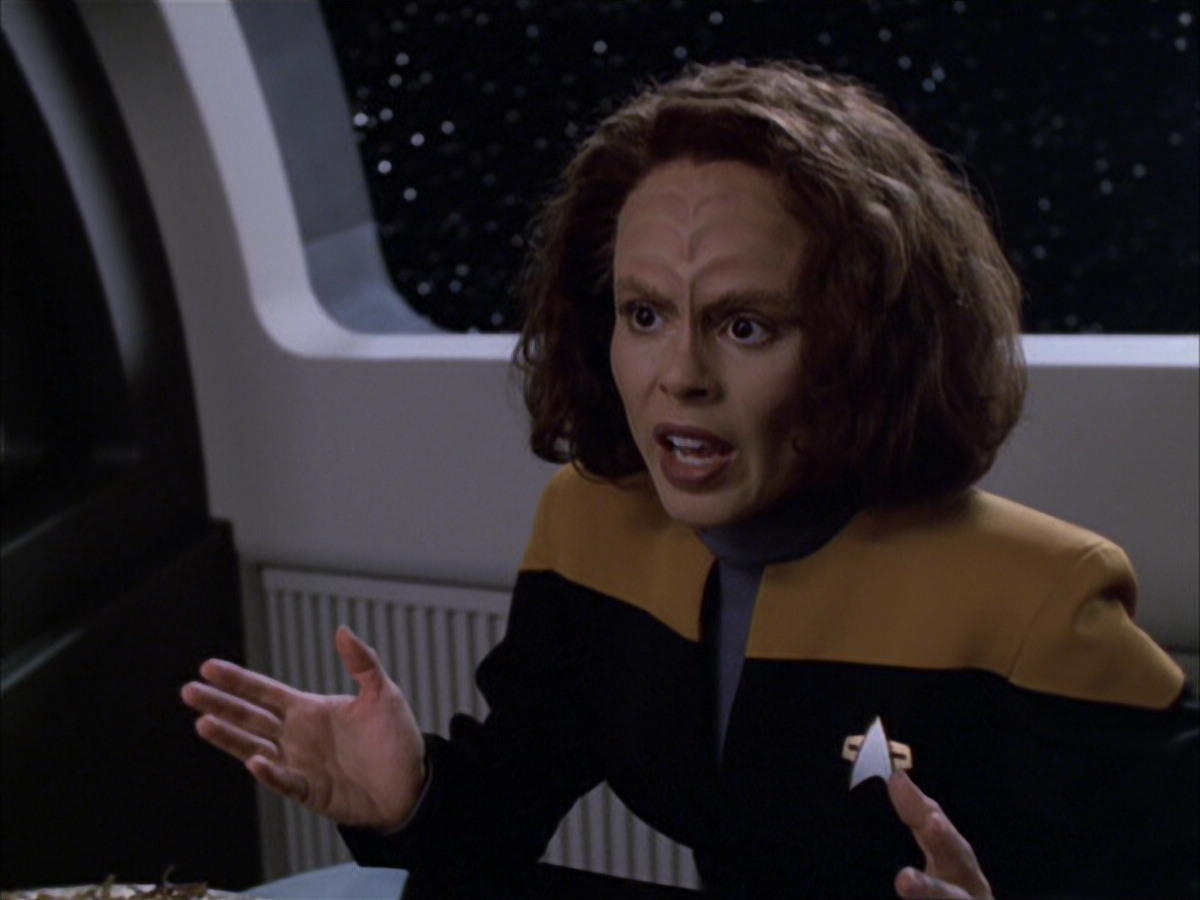 extant_StarTrek_VOY_6x03-BargeOfTheDead_00980.jpg