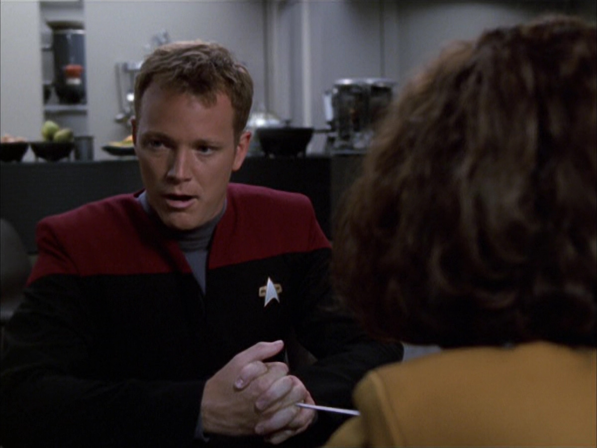 extant_StarTrek_VOY_6x03-BargeOfTheDead_00987.jpg