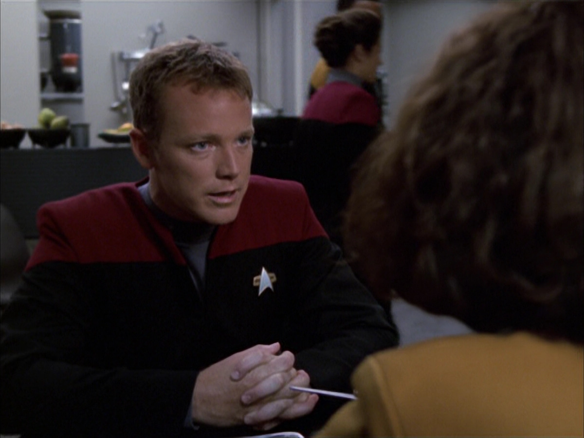 extant_StarTrek_VOY_6x03-BargeOfTheDead_00990.jpg