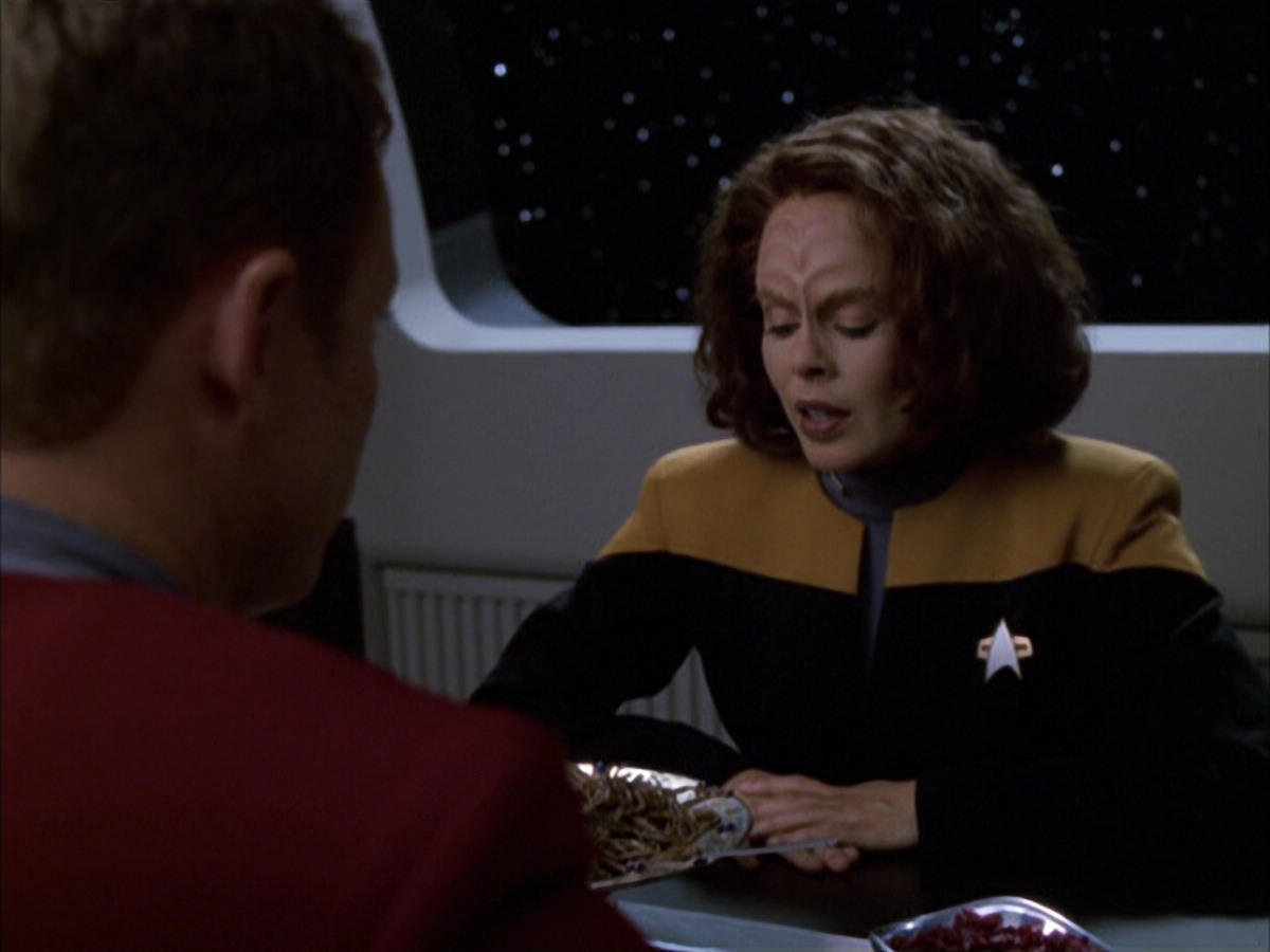 extant_StarTrek_VOY_6x03-BargeOfTheDead_00992.jpg