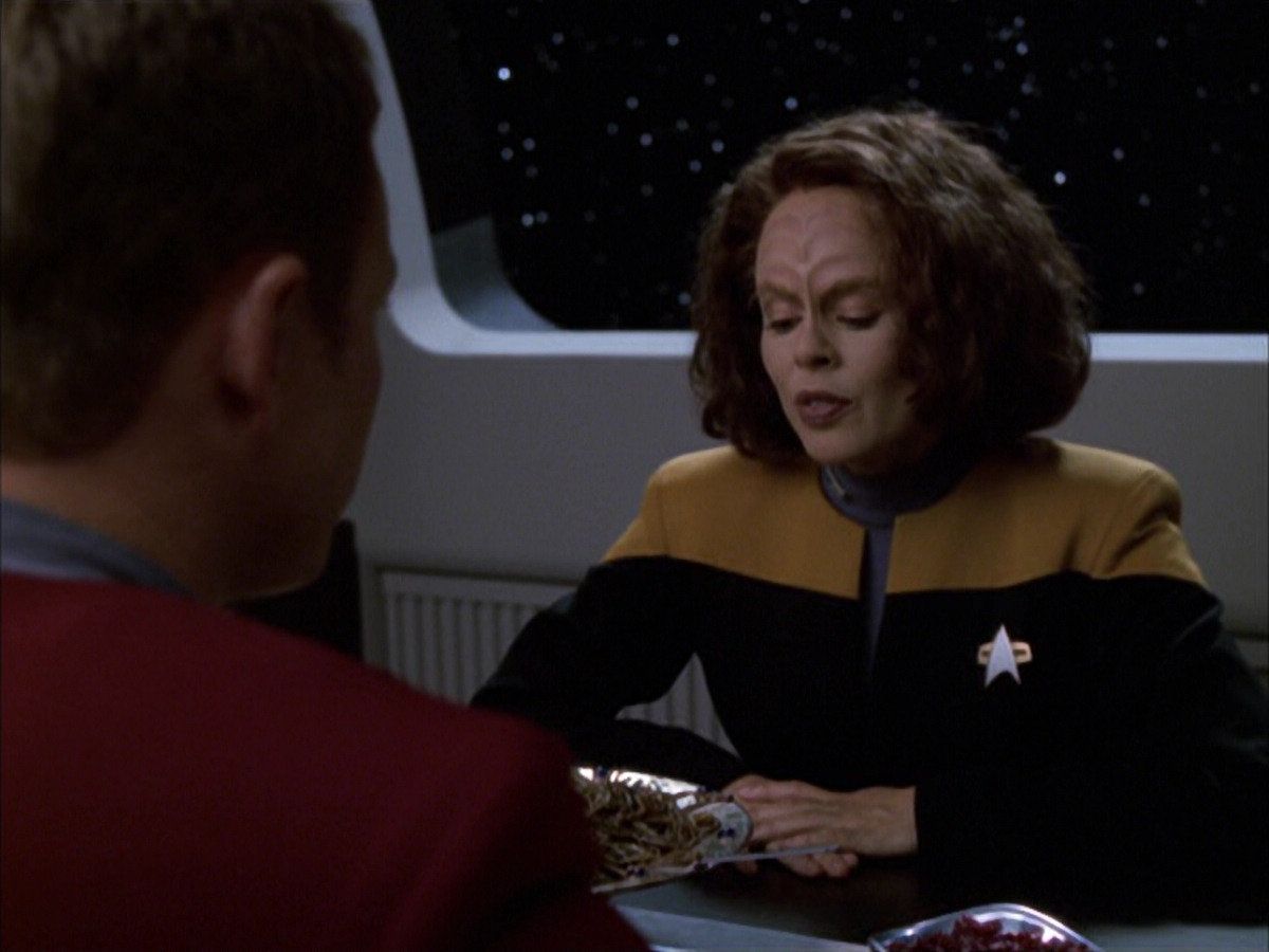 extant_StarTrek_VOY_6x03-BargeOfTheDead_00993.jpg
