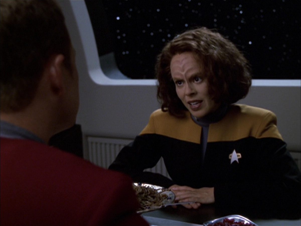 extant_StarTrek_VOY_6x03-BargeOfTheDead_00996.jpg