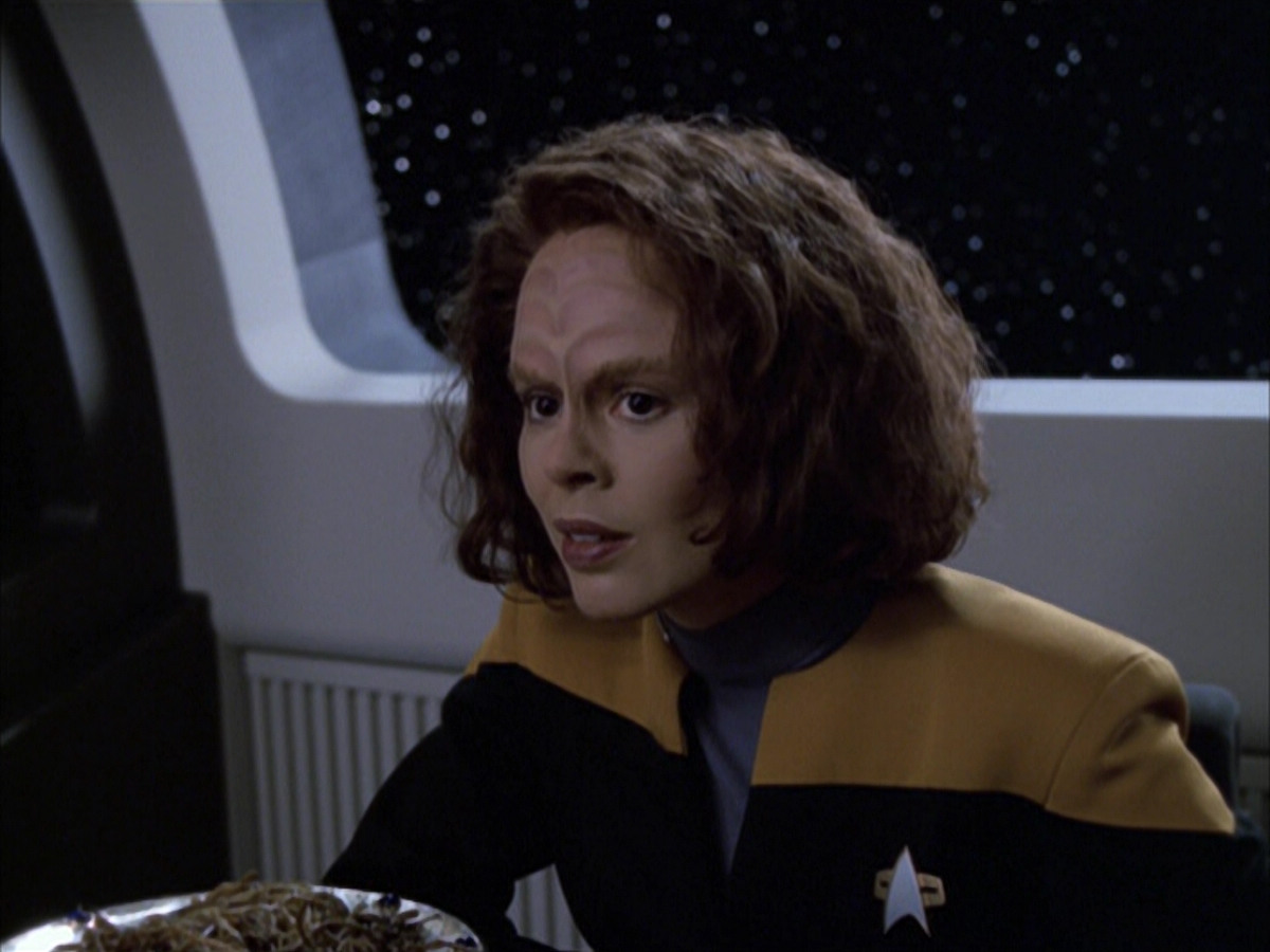 extant_StarTrek_VOY_6x03-BargeOfTheDead_01012.jpg