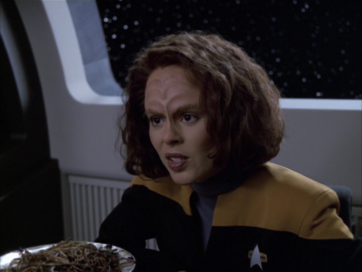 extant_StarTrek_VOY_6x03-BargeOfTheDead_01027.jpg