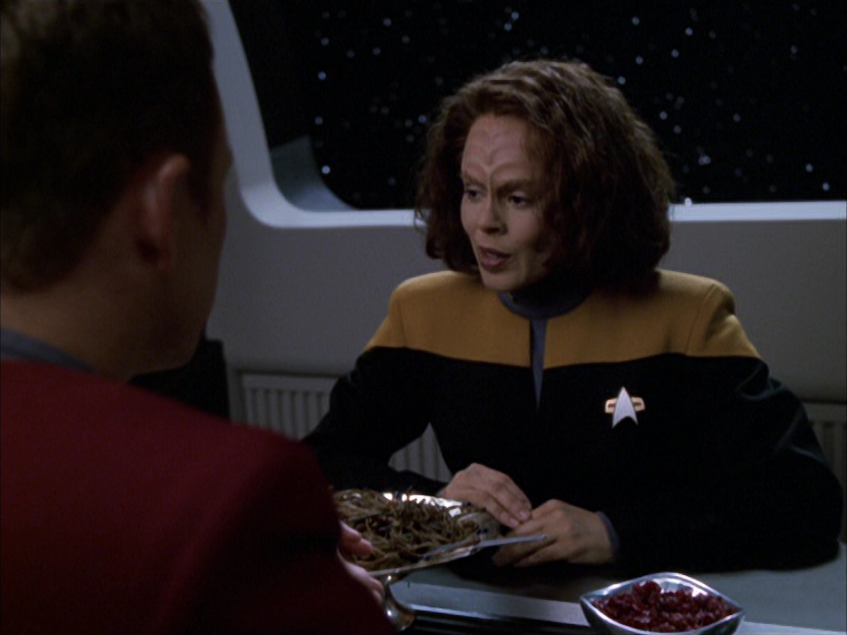 extant_StarTrek_VOY_6x03-BargeOfTheDead_01036.jpg