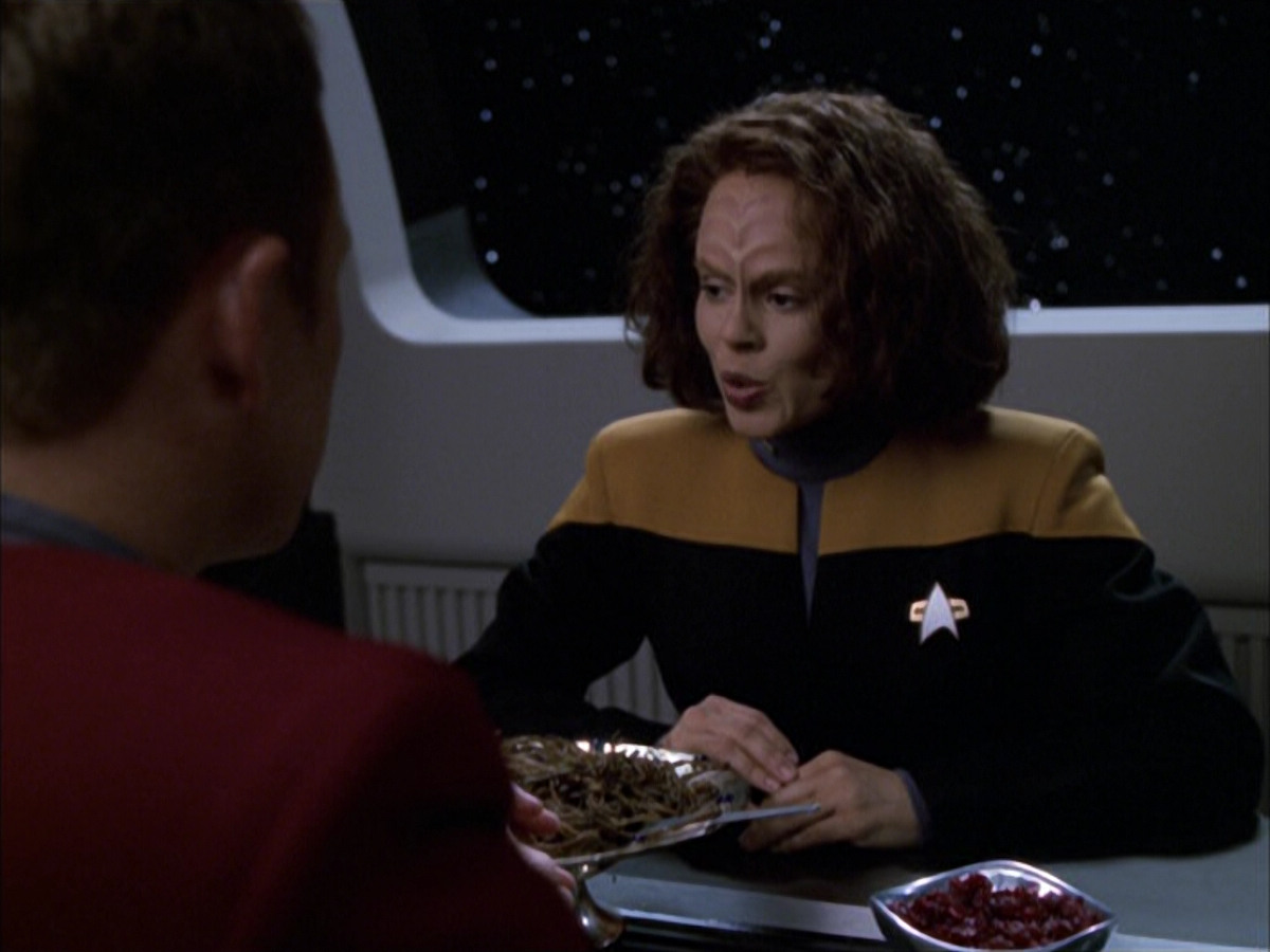 extant_StarTrek_VOY_6x03-BargeOfTheDead_01037.jpg