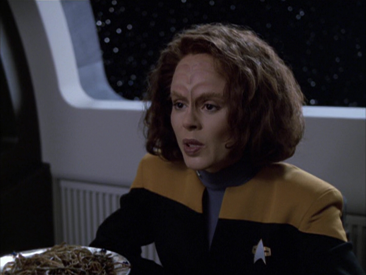 extant_StarTrek_VOY_6x03-BargeOfTheDead_01052.jpg