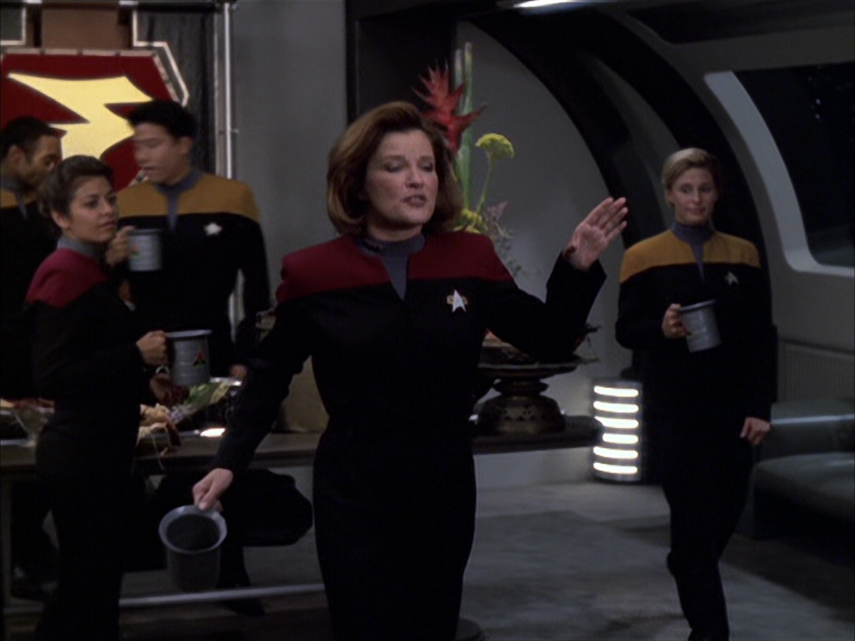 extant_StarTrek_VOY_6x03-BargeOfTheDead_01059.jpg