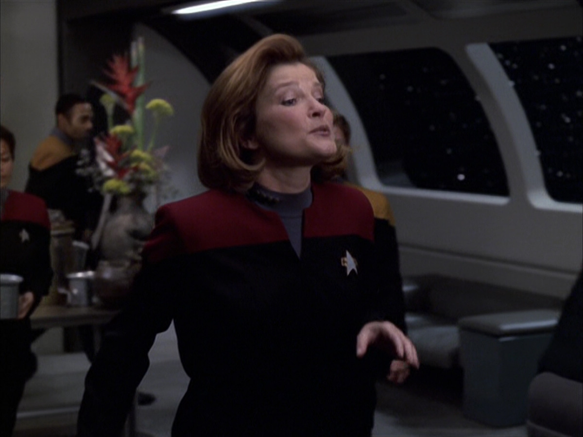 extant_StarTrek_VOY_6x03-BargeOfTheDead_01061.jpg