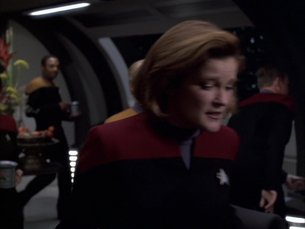 extant_StarTrek_VOY_6x03-BargeOfTheDead_01062.jpg