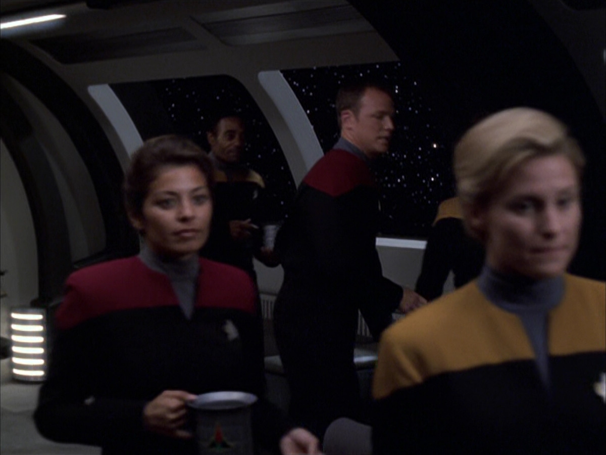 extant_StarTrek_VOY_6x03-BargeOfTheDead_01064.jpg