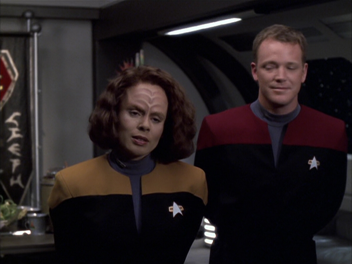 extant_StarTrek_VOY_6x03-BargeOfTheDead_01071.jpg