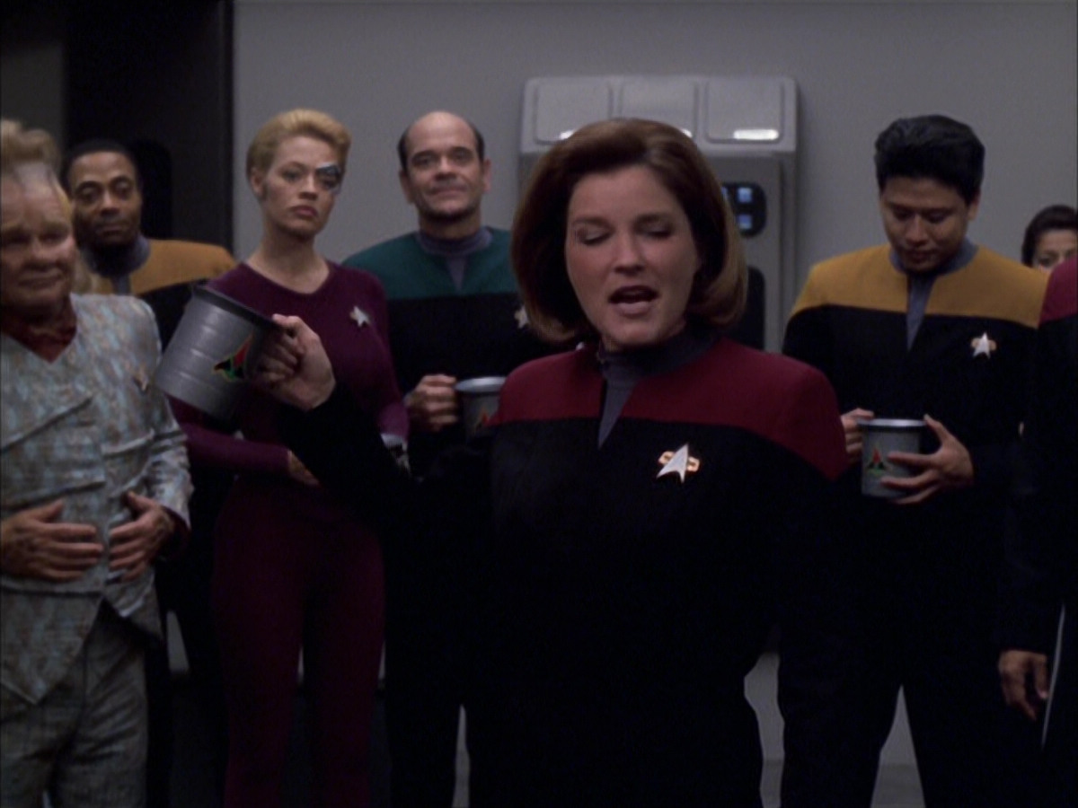 extant_StarTrek_VOY_6x03-BargeOfTheDead_01076.jpg