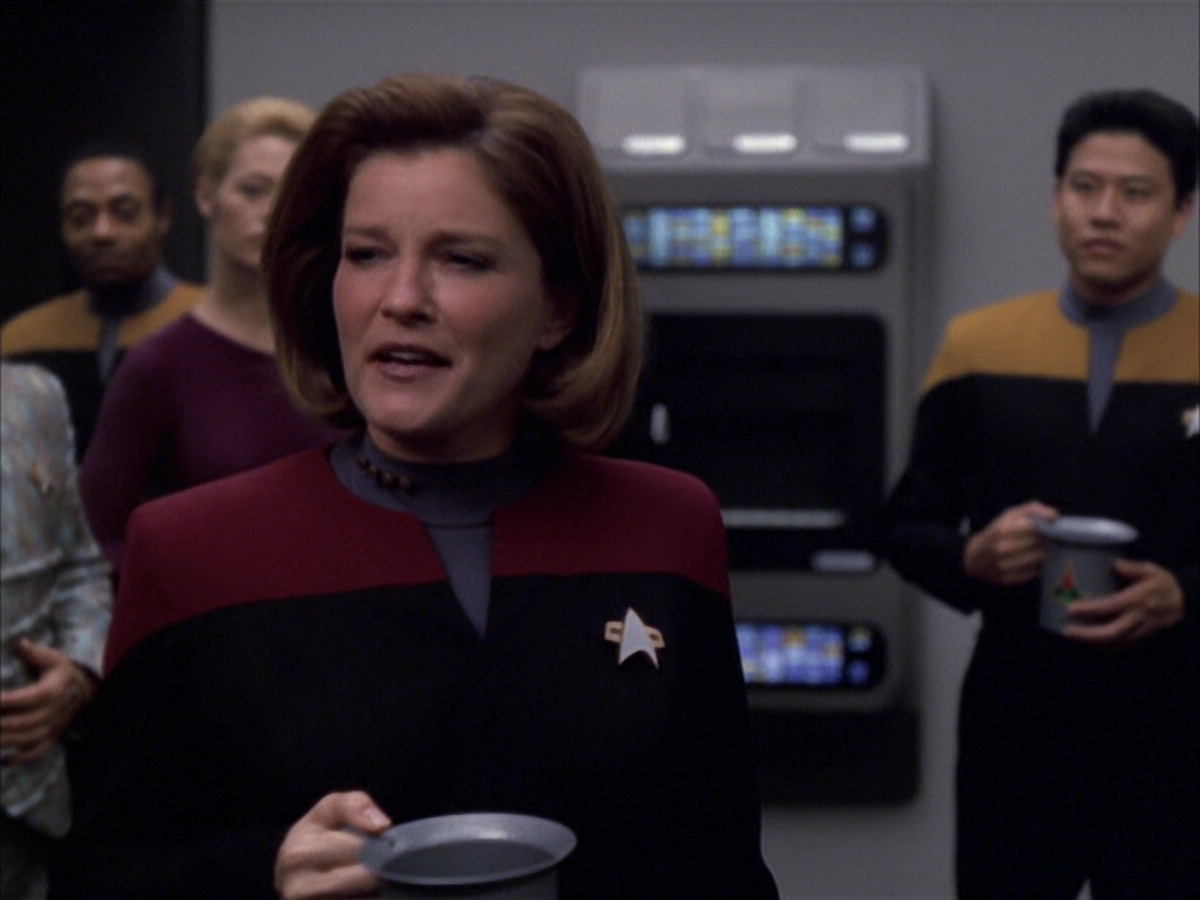 extant_StarTrek_VOY_6x03-BargeOfTheDead_01083.jpg