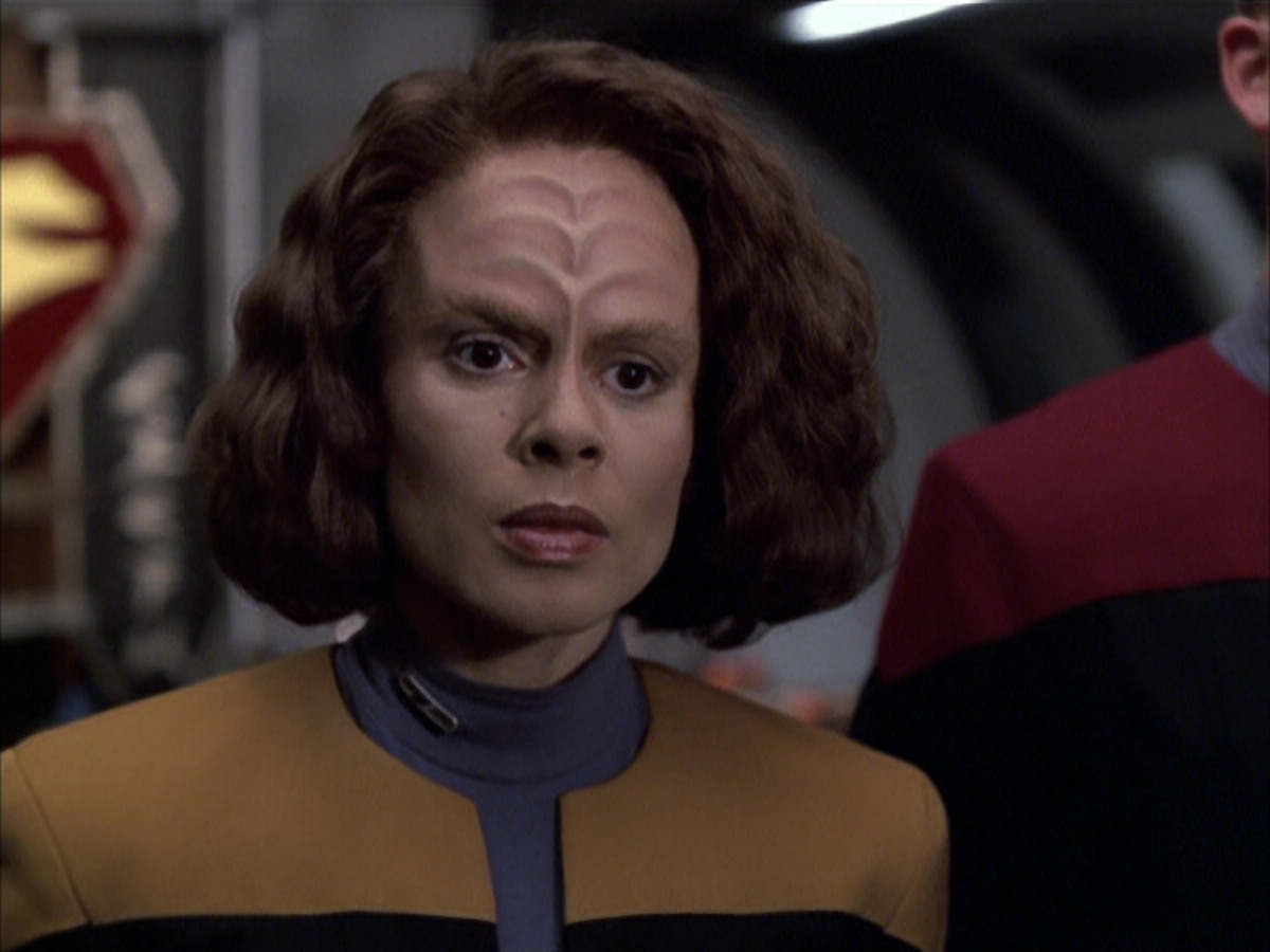 extant_StarTrek_VOY_6x03-BargeOfTheDead_01088.jpg