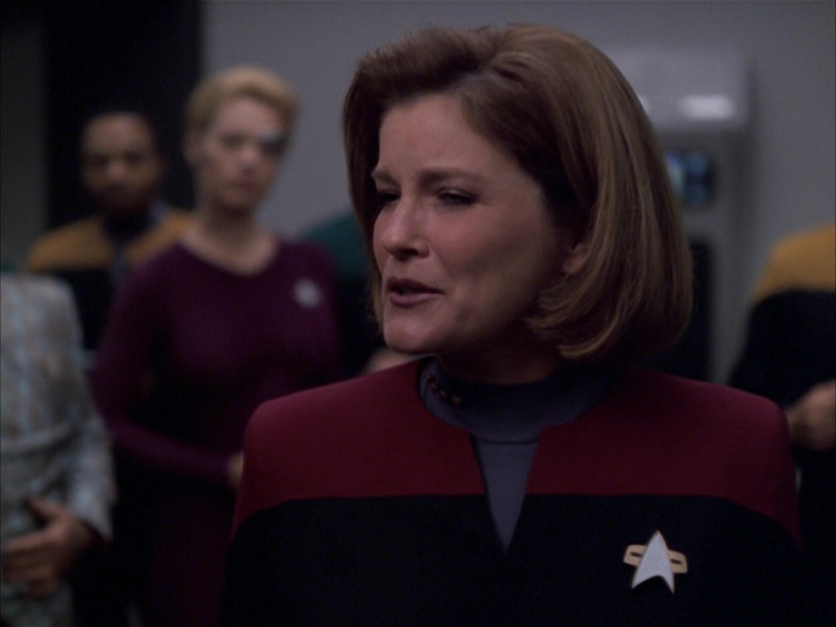 extant_StarTrek_VOY_6x03-BargeOfTheDead_01089.jpg
