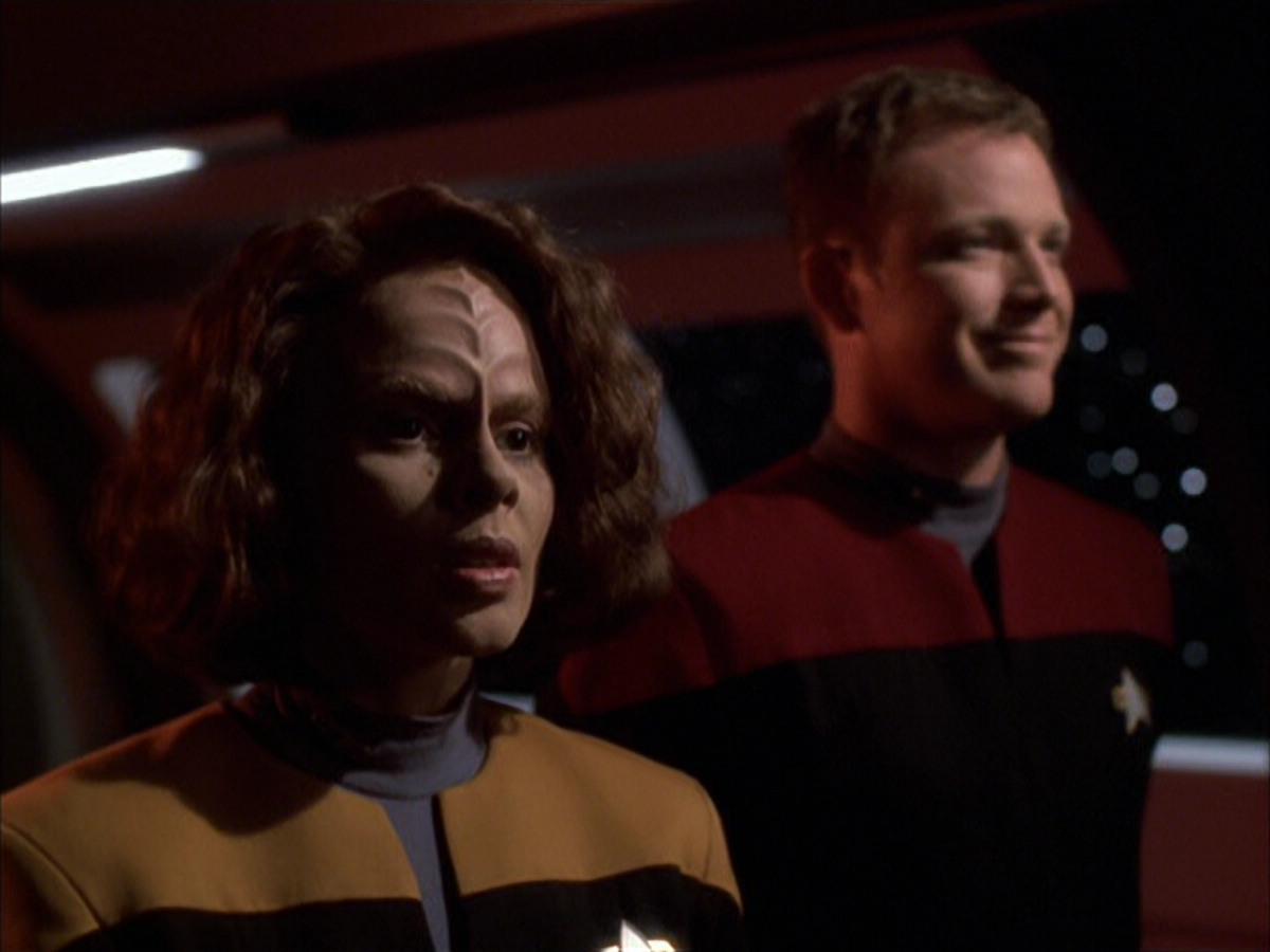 extant_StarTrek_VOY_6x03-BargeOfTheDead_01095.jpg