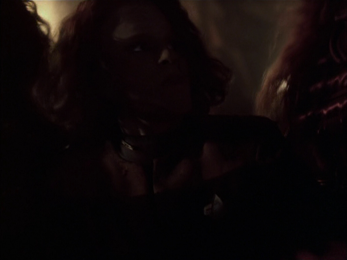 extant_StarTrek_VOY_6x03-BargeOfTheDead_01229.jpg