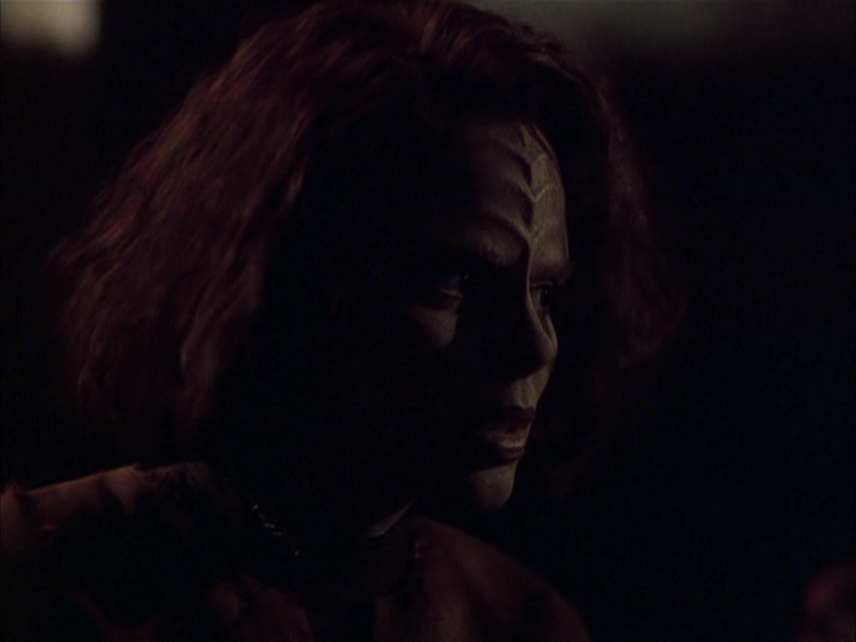 extant_StarTrek_VOY_6x03-BargeOfTheDead_01315.jpg