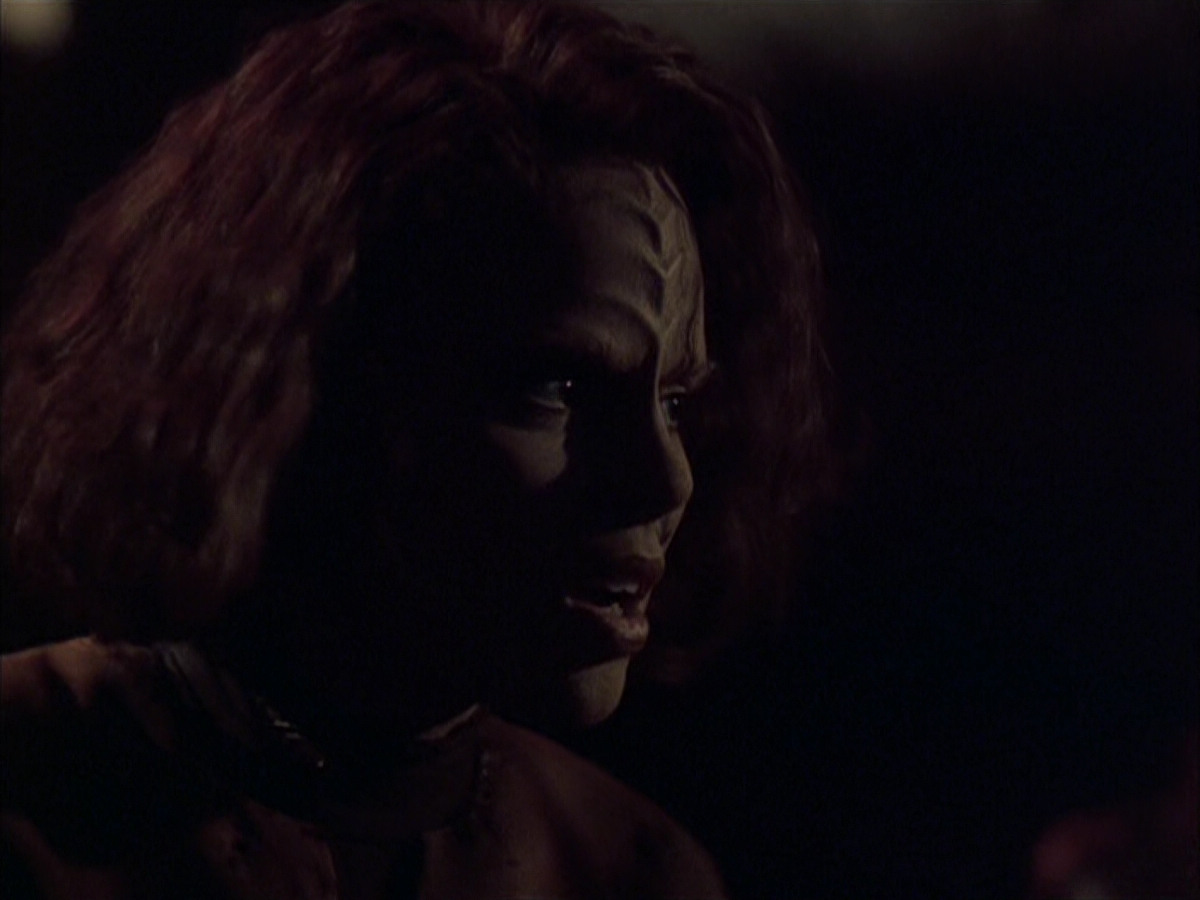extant_StarTrek_VOY_6x03-BargeOfTheDead_01317.jpg