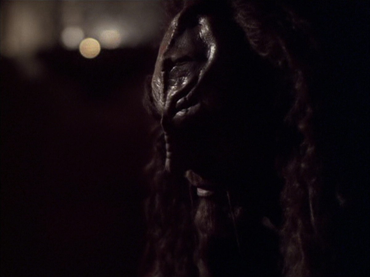 extant_StarTrek_VOY_6x03-BargeOfTheDead_01324.jpg