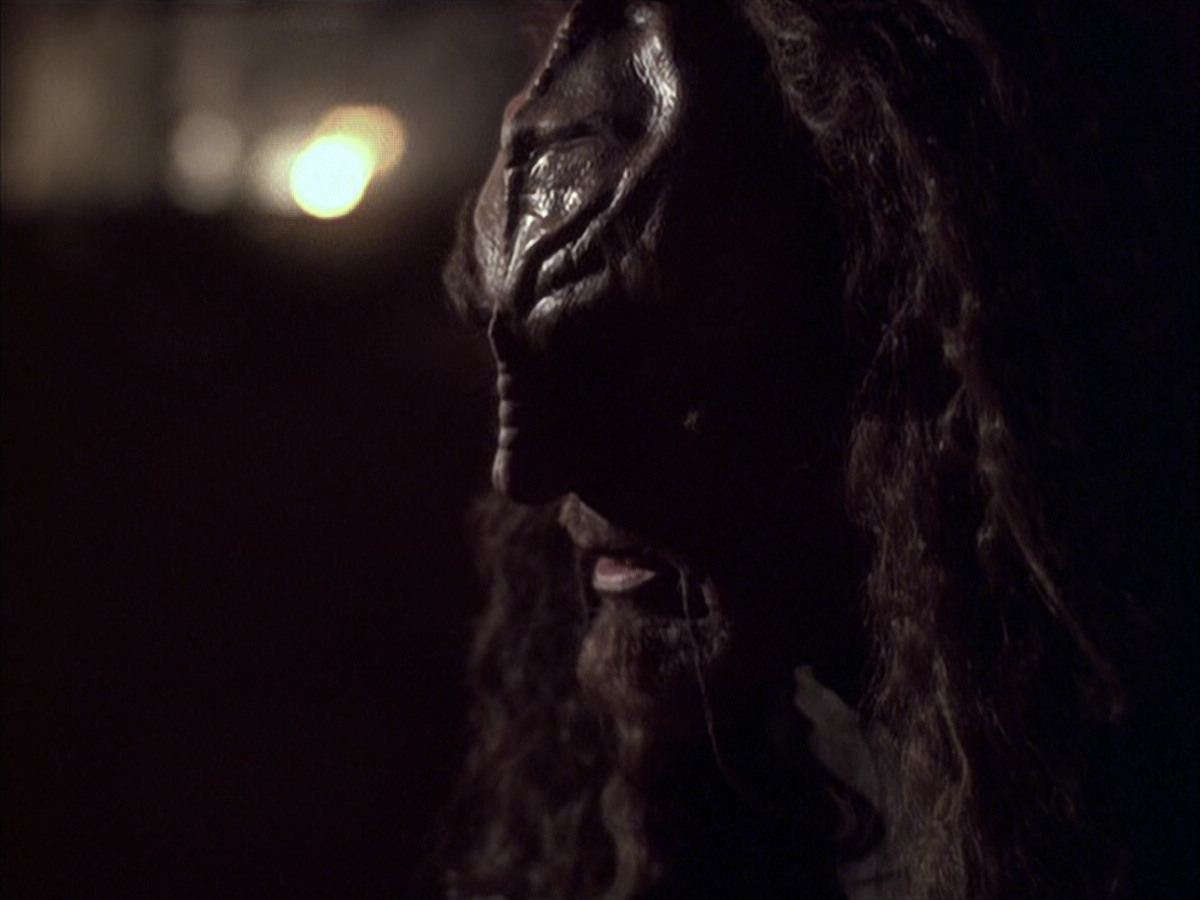 extant_StarTrek_VOY_6x03-BargeOfTheDead_01330.jpg