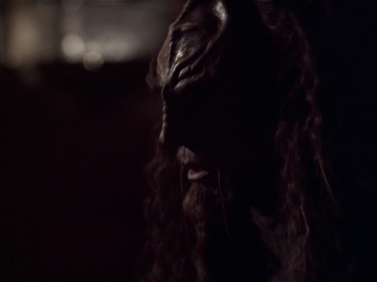 extant_StarTrek_VOY_6x03-BargeOfTheDead_01331.jpg
