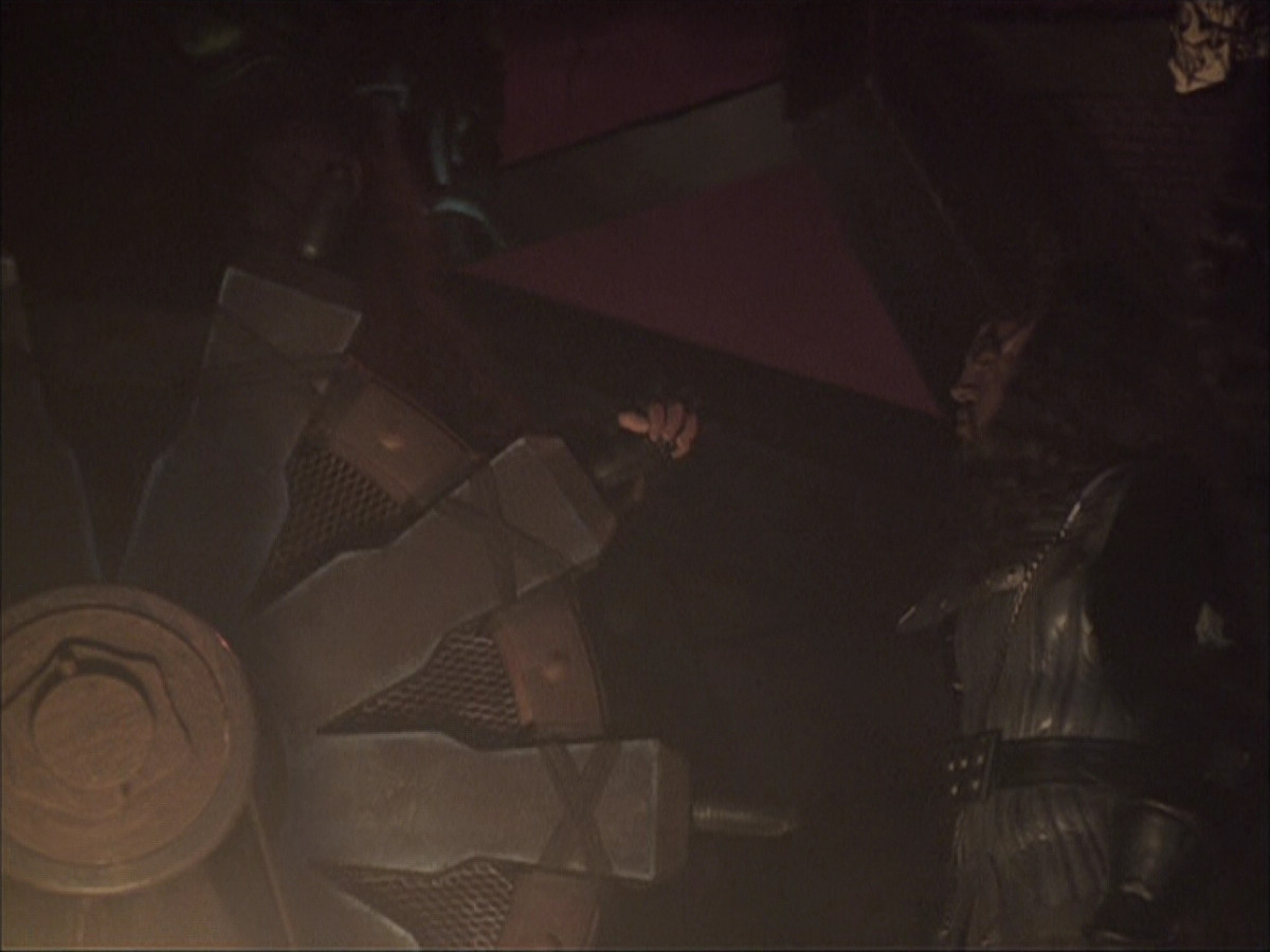 extant_StarTrek_VOY_6x03-BargeOfTheDead_01340.jpg