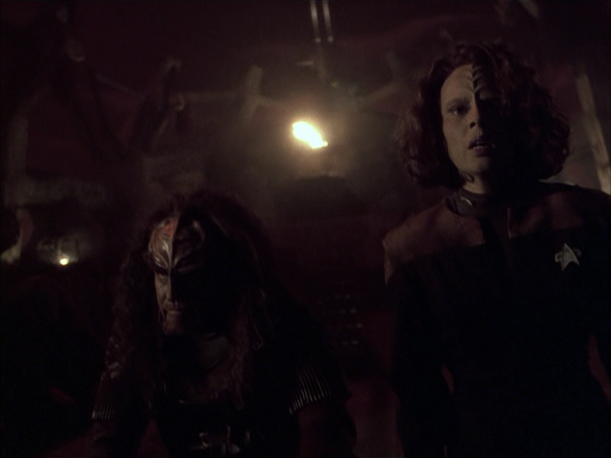 extant_StarTrek_VOY_6x03-BargeOfTheDead_01343.jpg