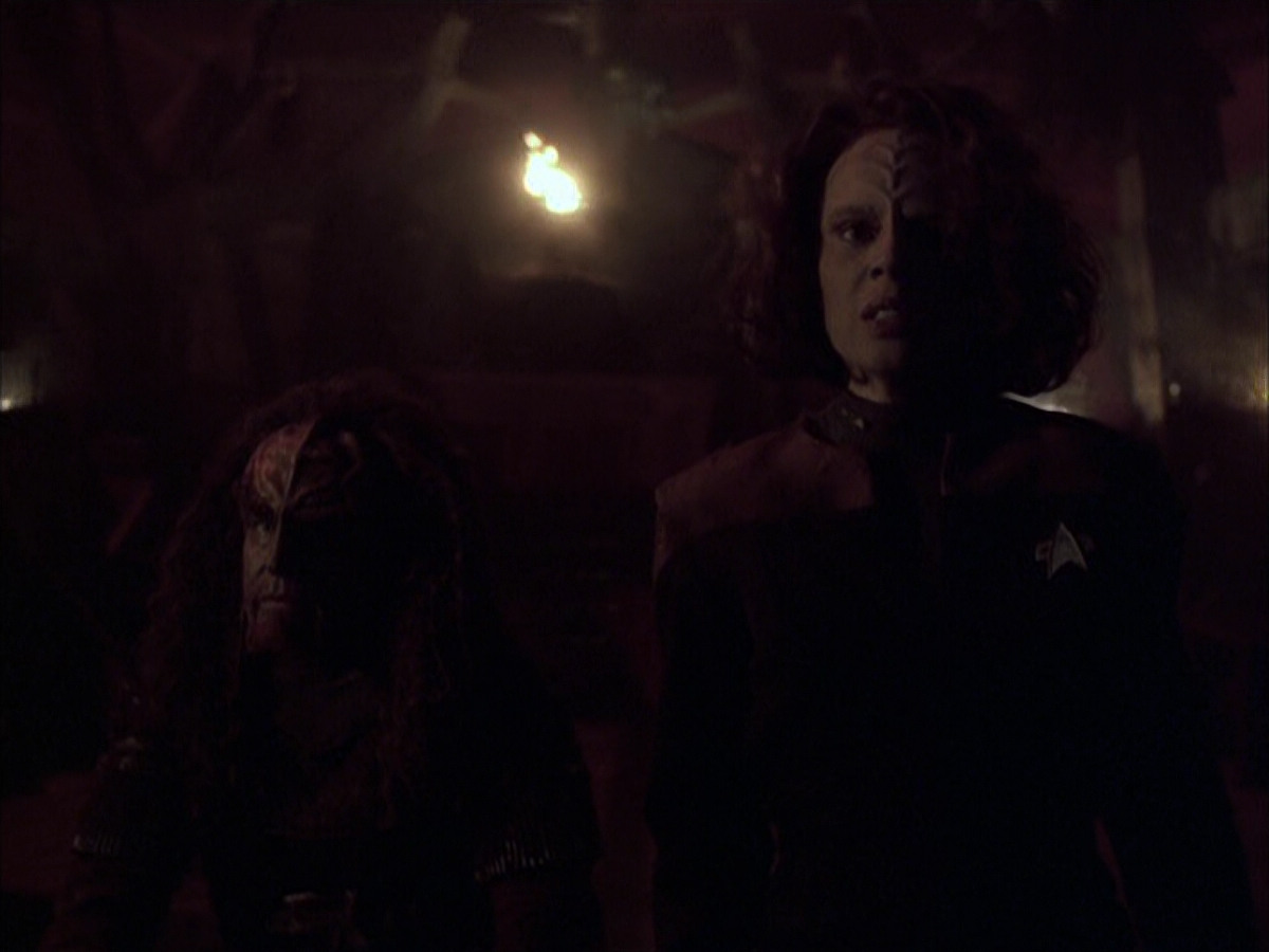 extant_StarTrek_VOY_6x03-BargeOfTheDead_01347.jpg