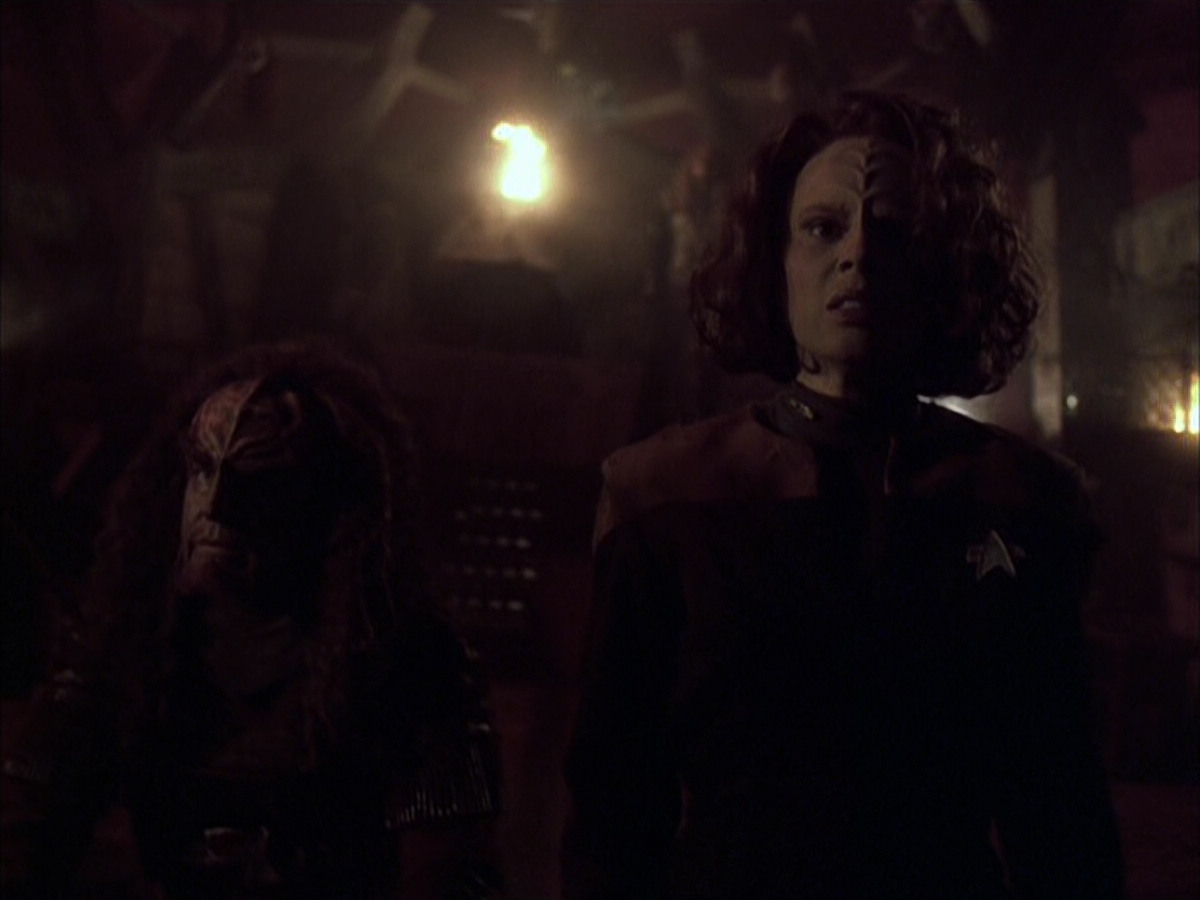 extant_StarTrek_VOY_6x03-BargeOfTheDead_01349.jpg
