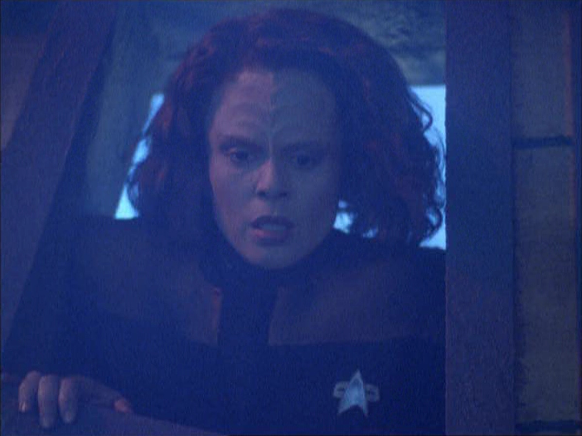 extant_StarTrek_VOY_6x03-BargeOfTheDead_01418.jpg