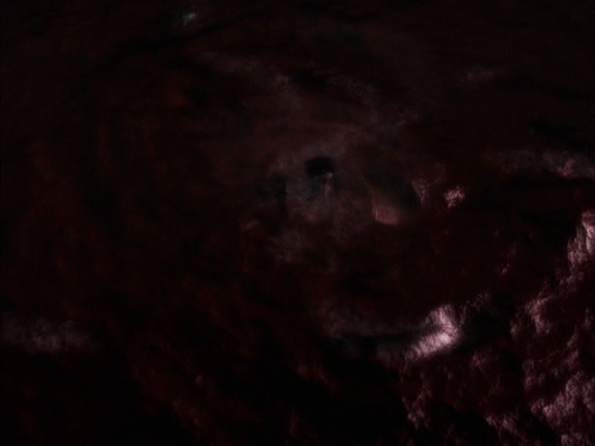 extant_StarTrek_VOY_6x03-BargeOfTheDead_01424.jpg