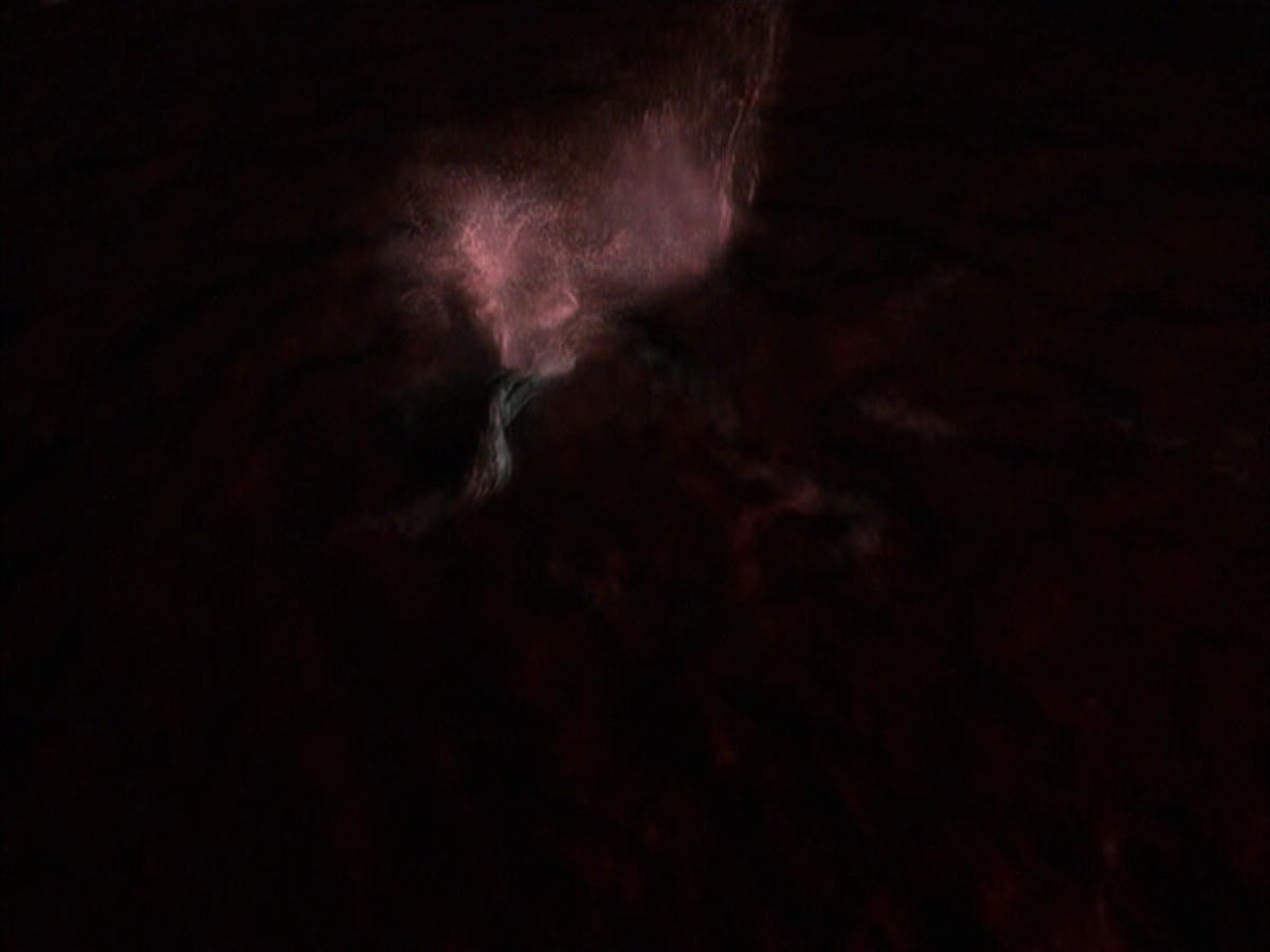 extant_StarTrek_VOY_6x03-BargeOfTheDead_01429.jpg