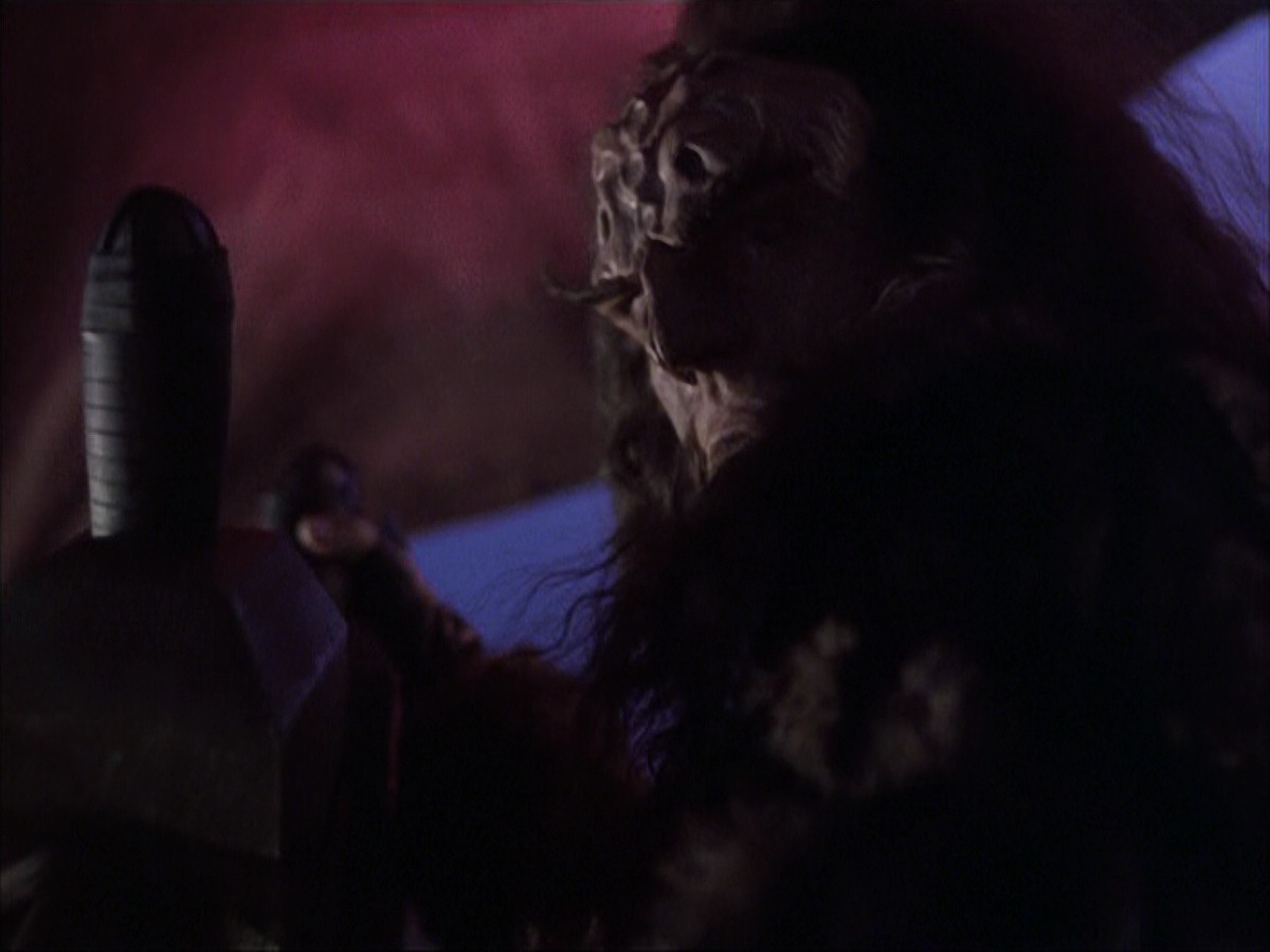 extant_StarTrek_VOY_6x03-BargeOfTheDead_01466.jpg