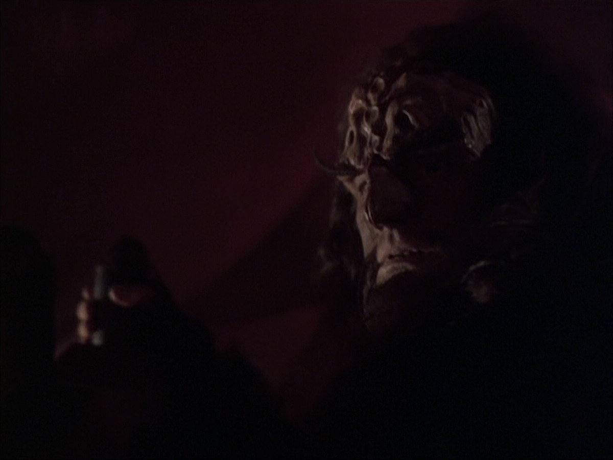 extant_StarTrek_VOY_6x03-BargeOfTheDead_01470.jpg