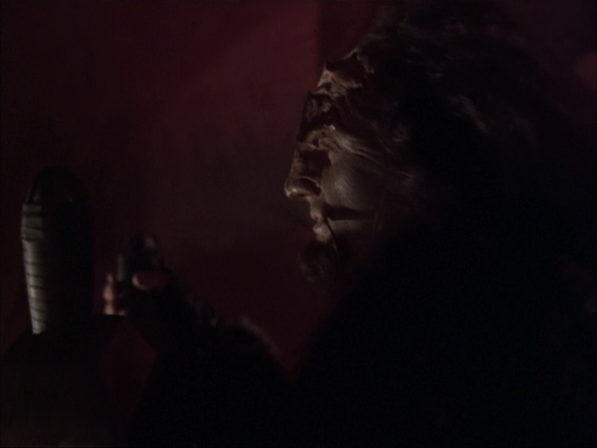 extant_StarTrek_VOY_6x03-BargeOfTheDead_01511.jpg