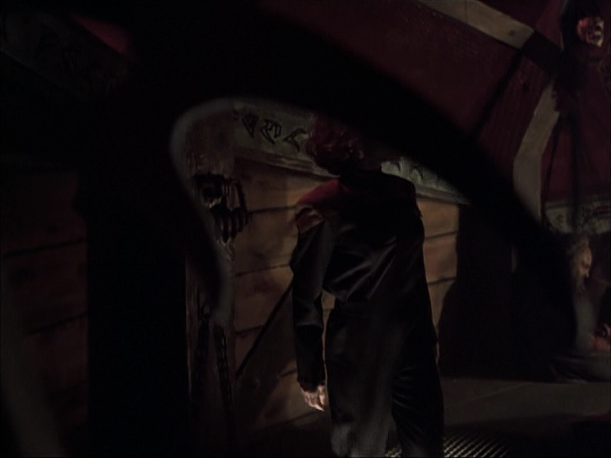 extant_StarTrek_VOY_6x03-BargeOfTheDead_01553.jpg