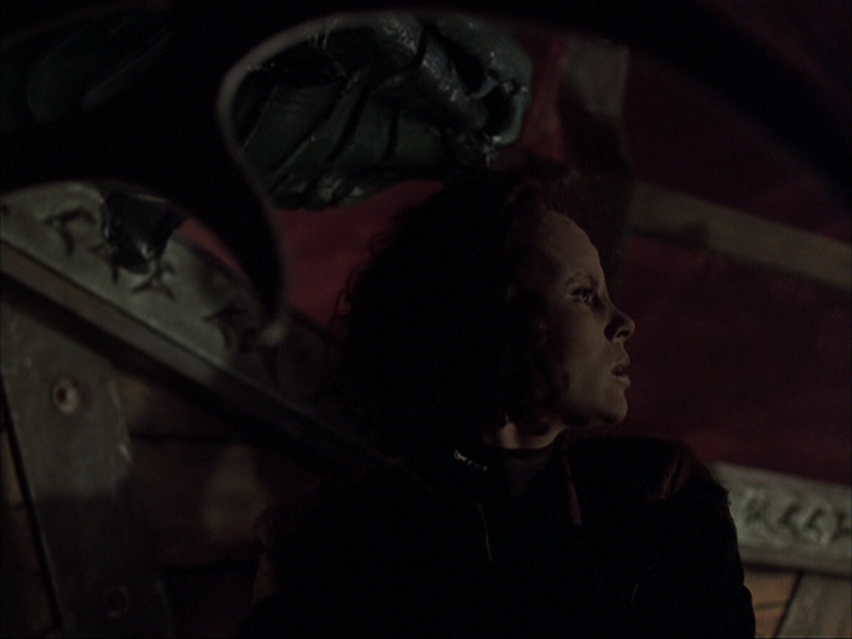 extant_StarTrek_VOY_6x03-BargeOfTheDead_01561.jpg