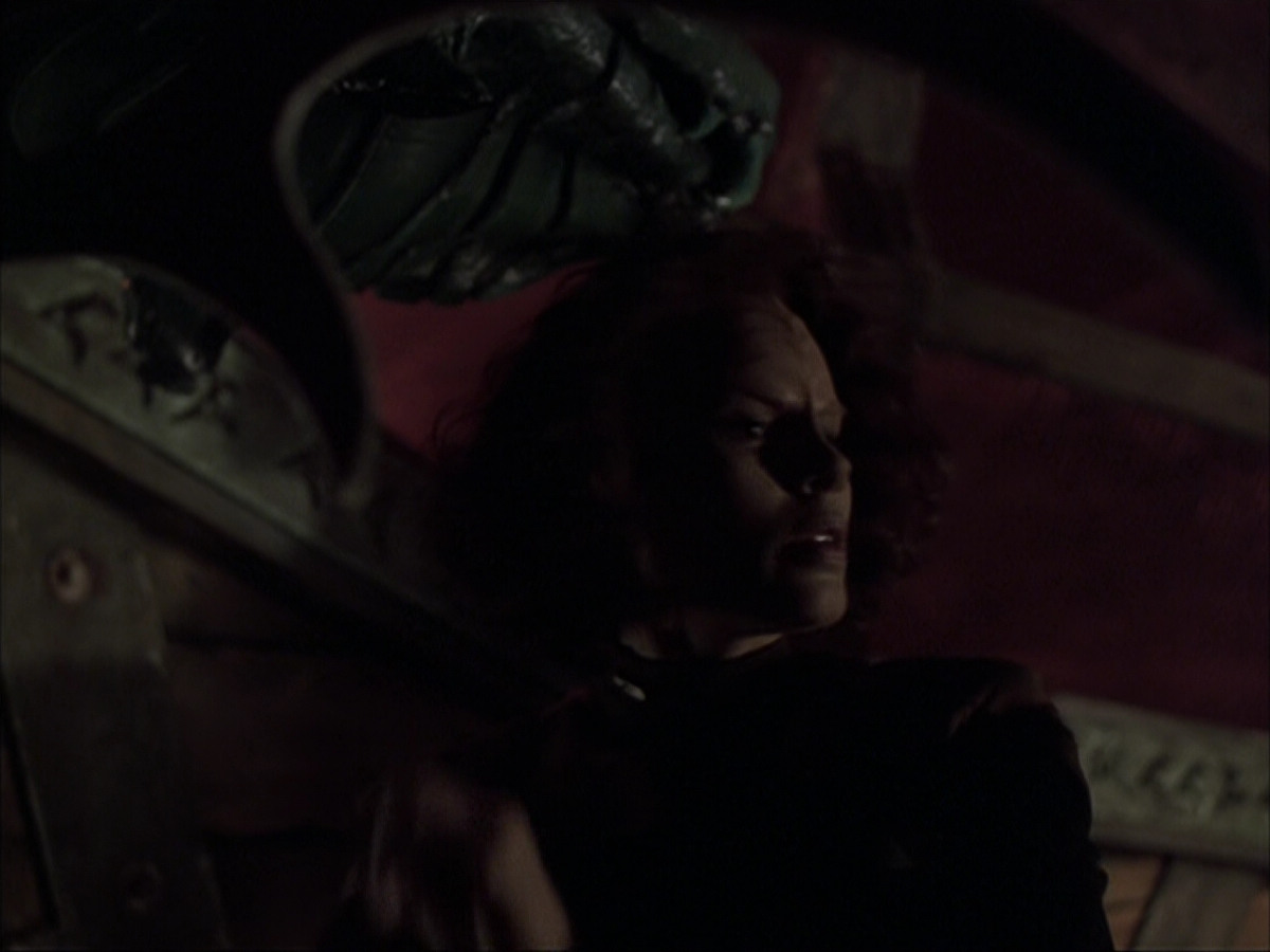 extant_StarTrek_VOY_6x03-BargeOfTheDead_01563.jpg
