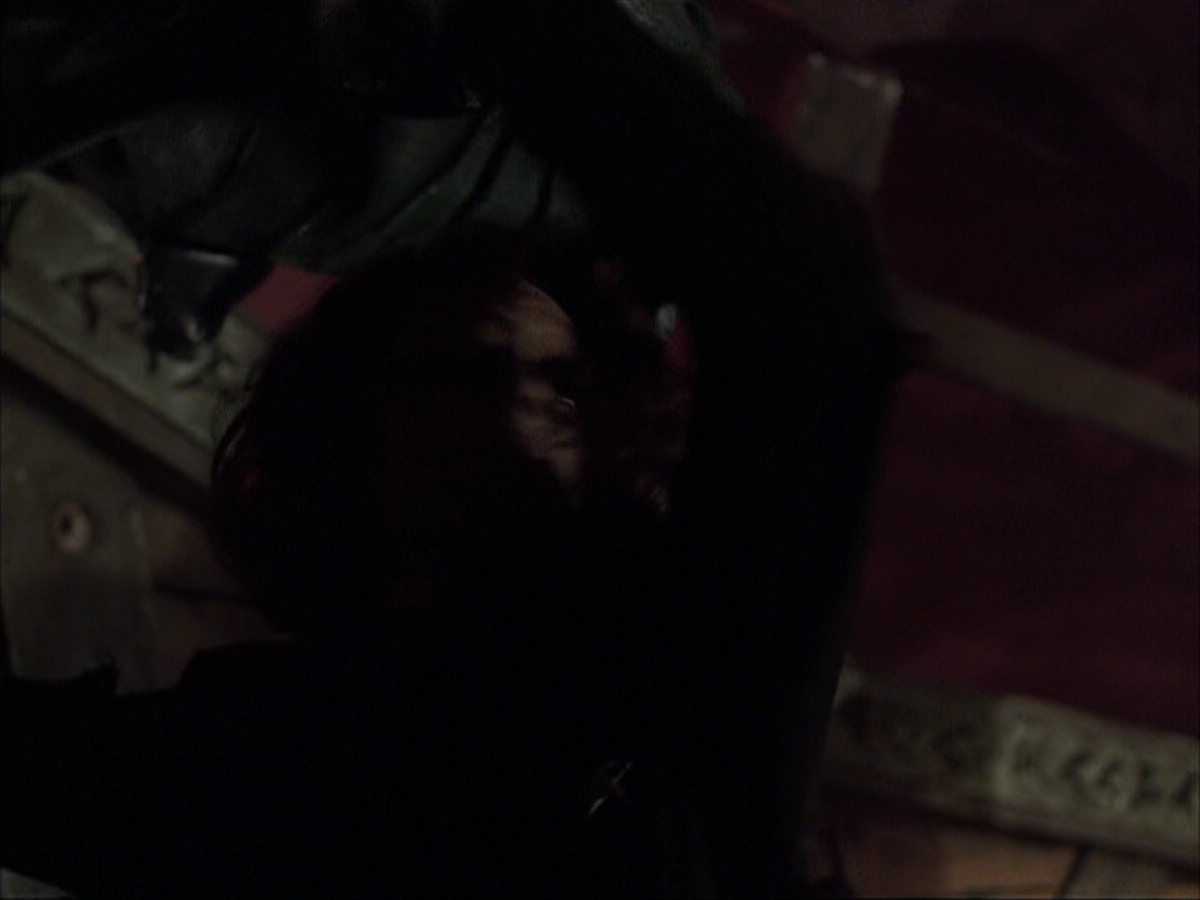 extant_StarTrek_VOY_6x03-BargeOfTheDead_01564.jpg