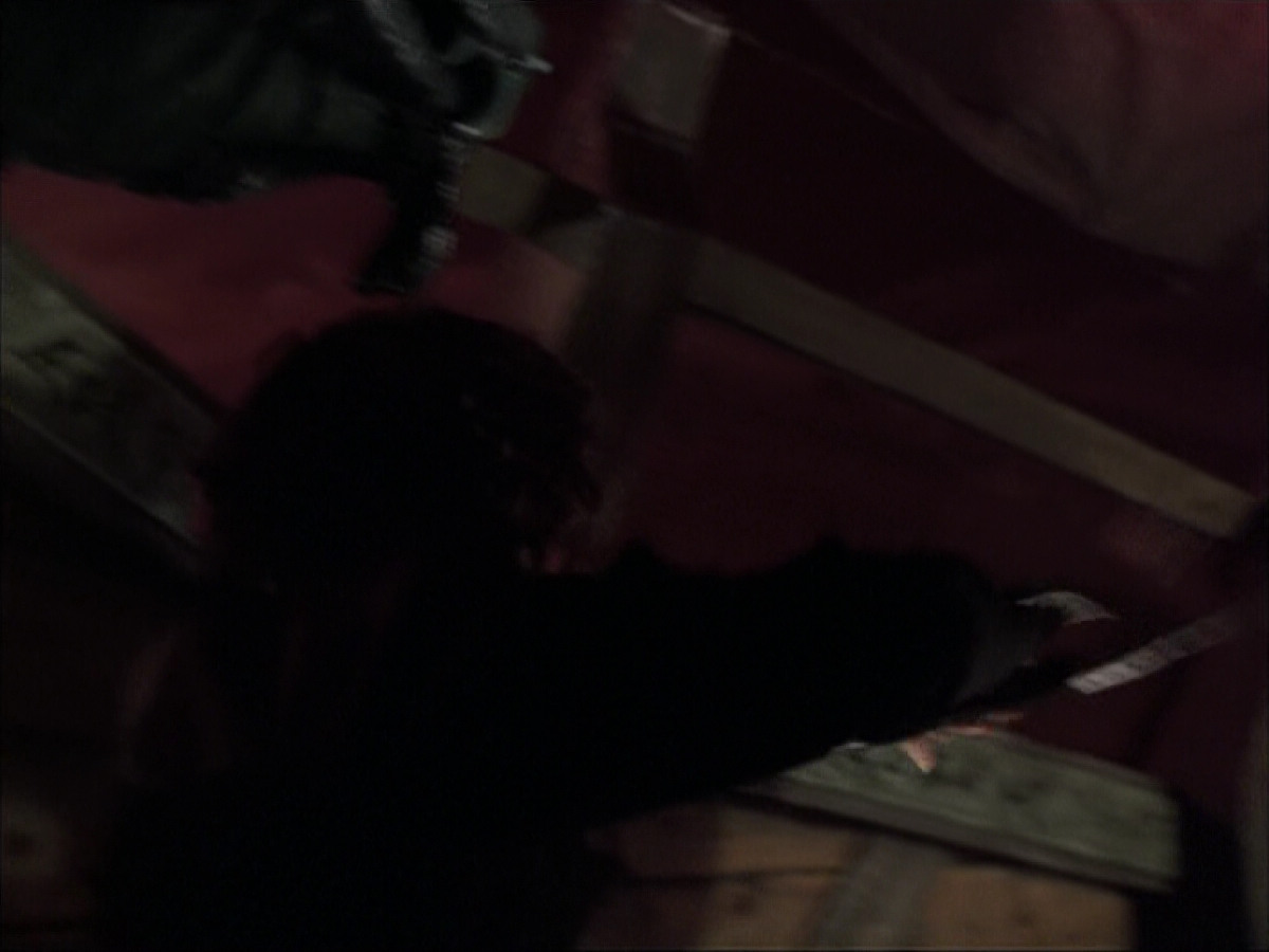extant_StarTrek_VOY_6x03-BargeOfTheDead_01565.jpg