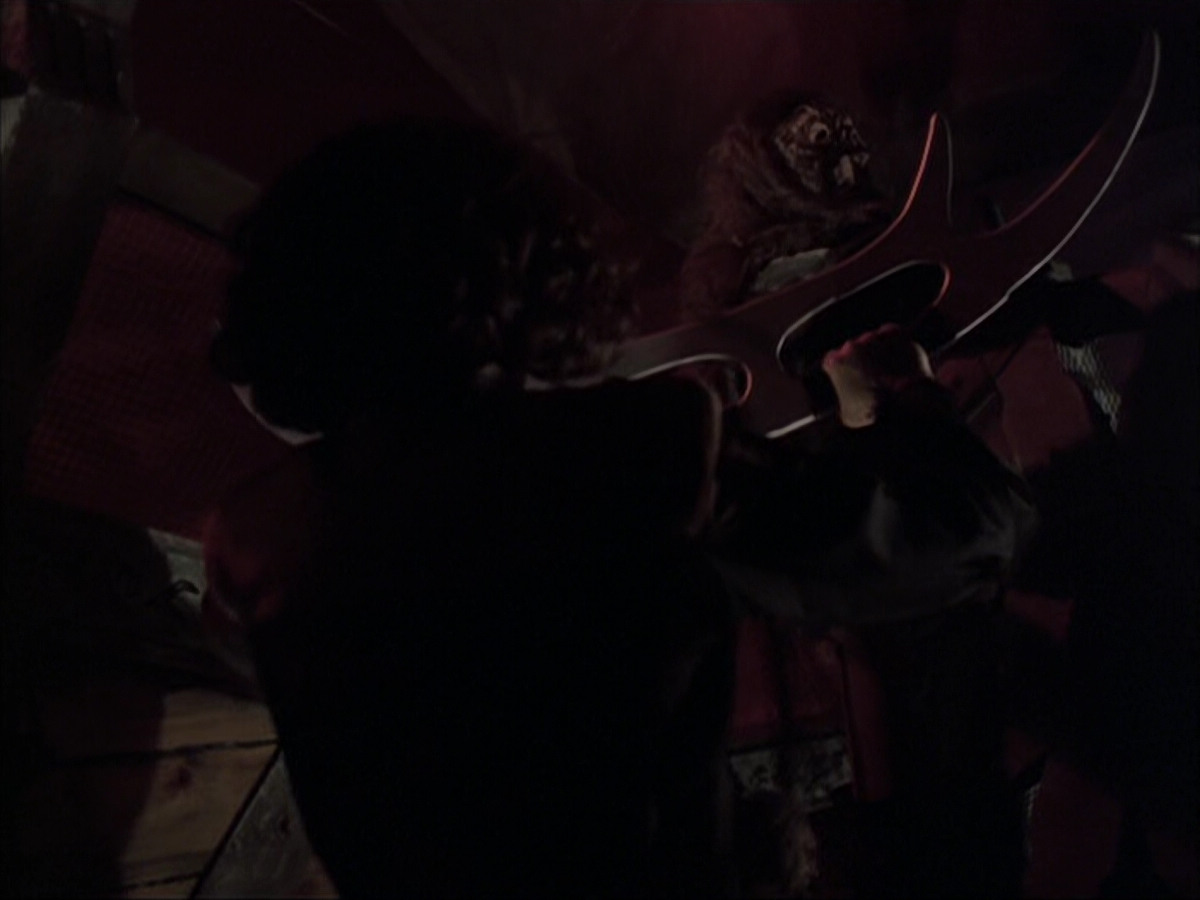 extant_StarTrek_VOY_6x03-BargeOfTheDead_01568.jpg