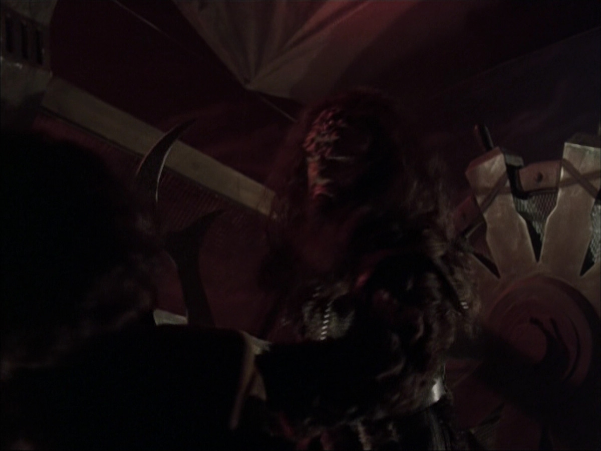 extant_StarTrek_VOY_6x03-BargeOfTheDead_01572.jpg