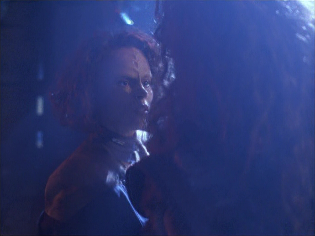 extant_StarTrek_VOY_6x03-BargeOfTheDead_01580.jpg