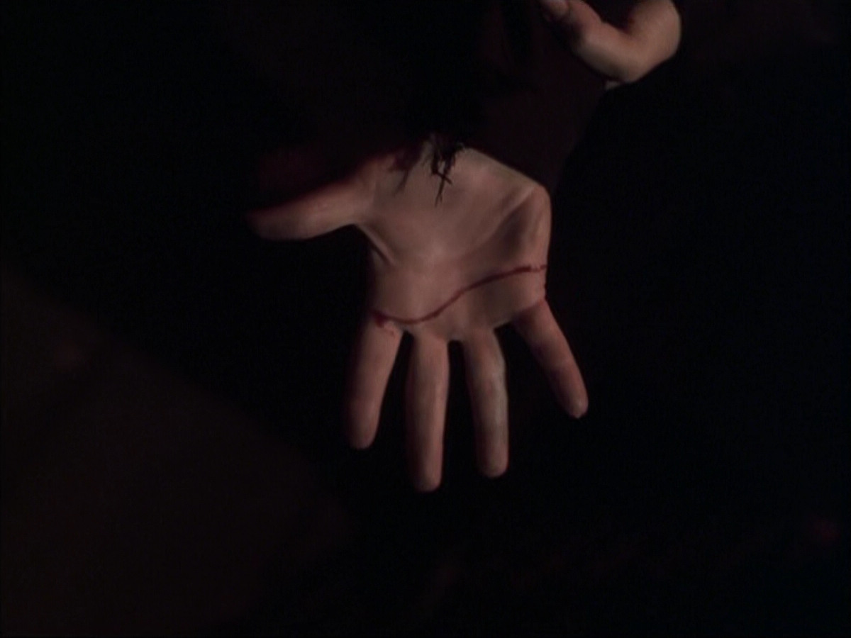 extant_StarTrek_VOY_6x03-BargeOfTheDead_01583.jpg