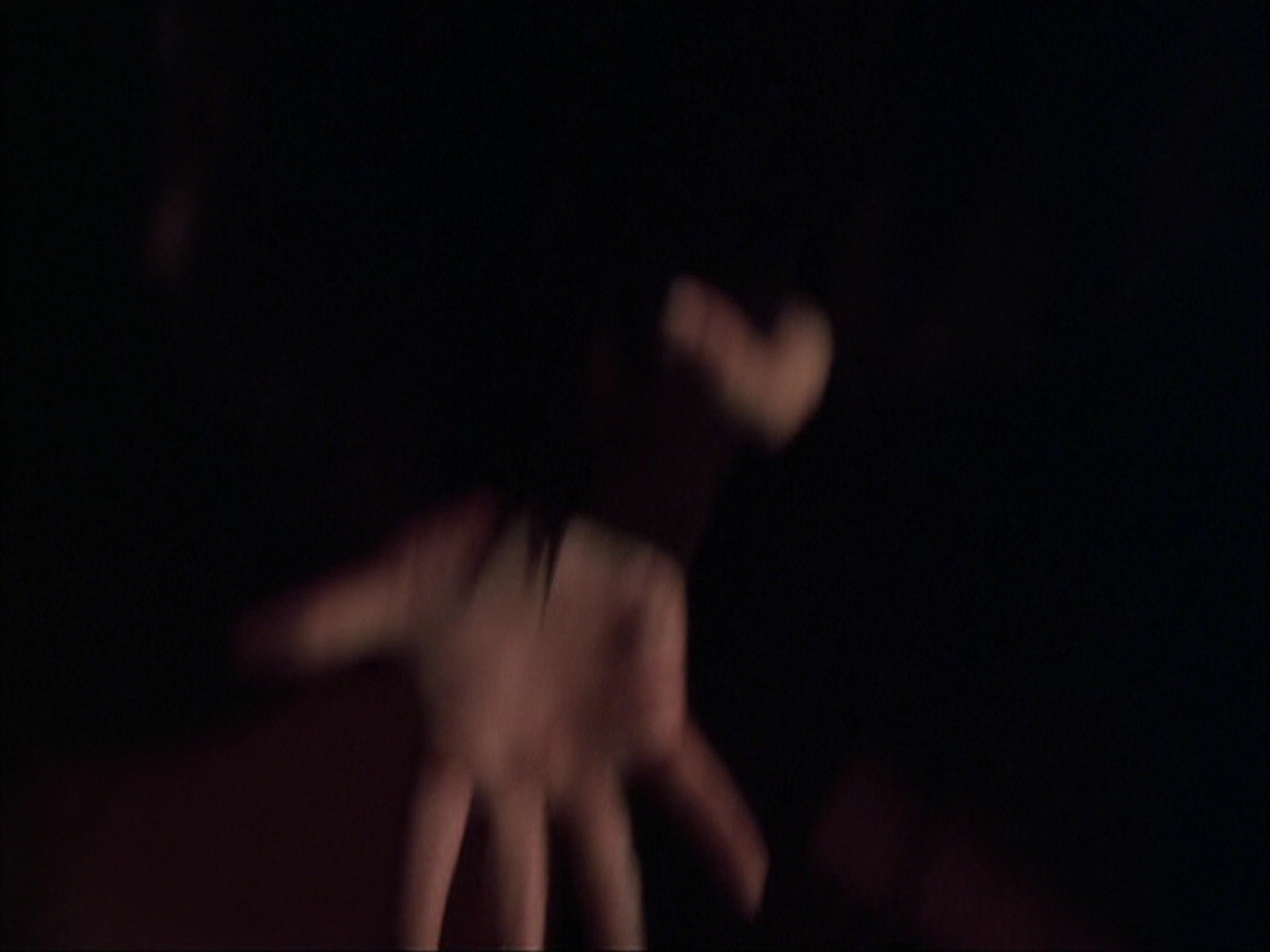 extant_StarTrek_VOY_6x03-BargeOfTheDead_01584.jpg