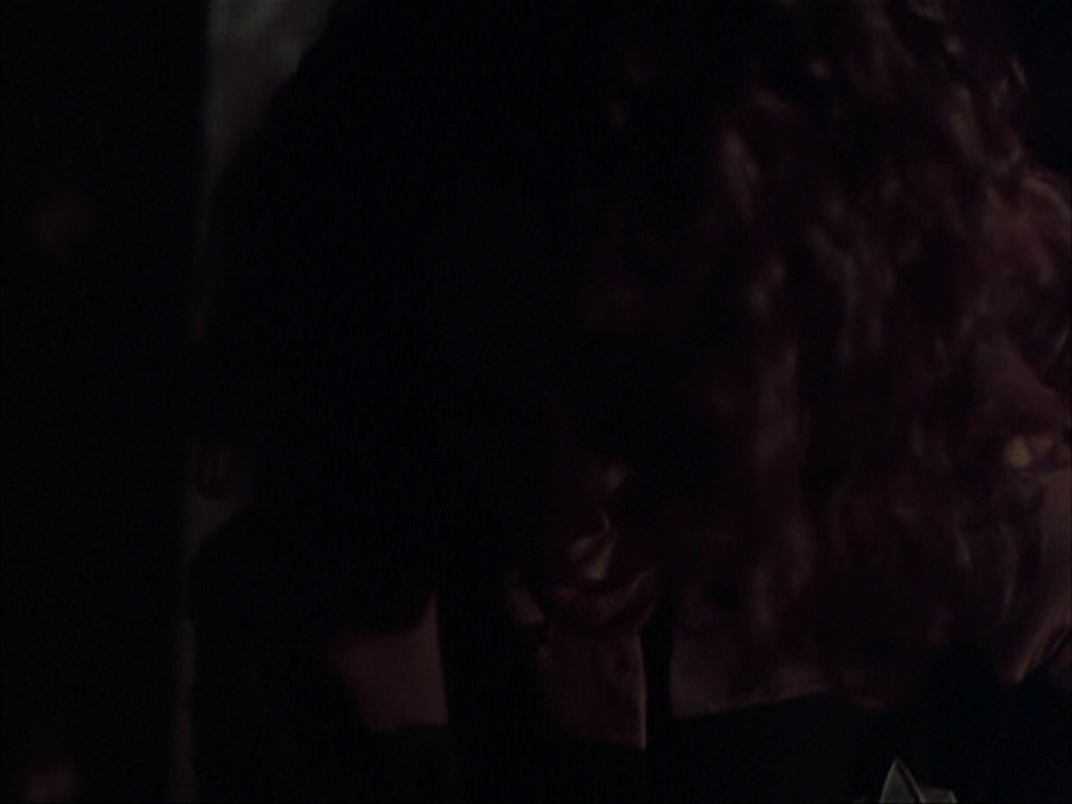 extant_StarTrek_VOY_6x03-BargeOfTheDead_01585.jpg