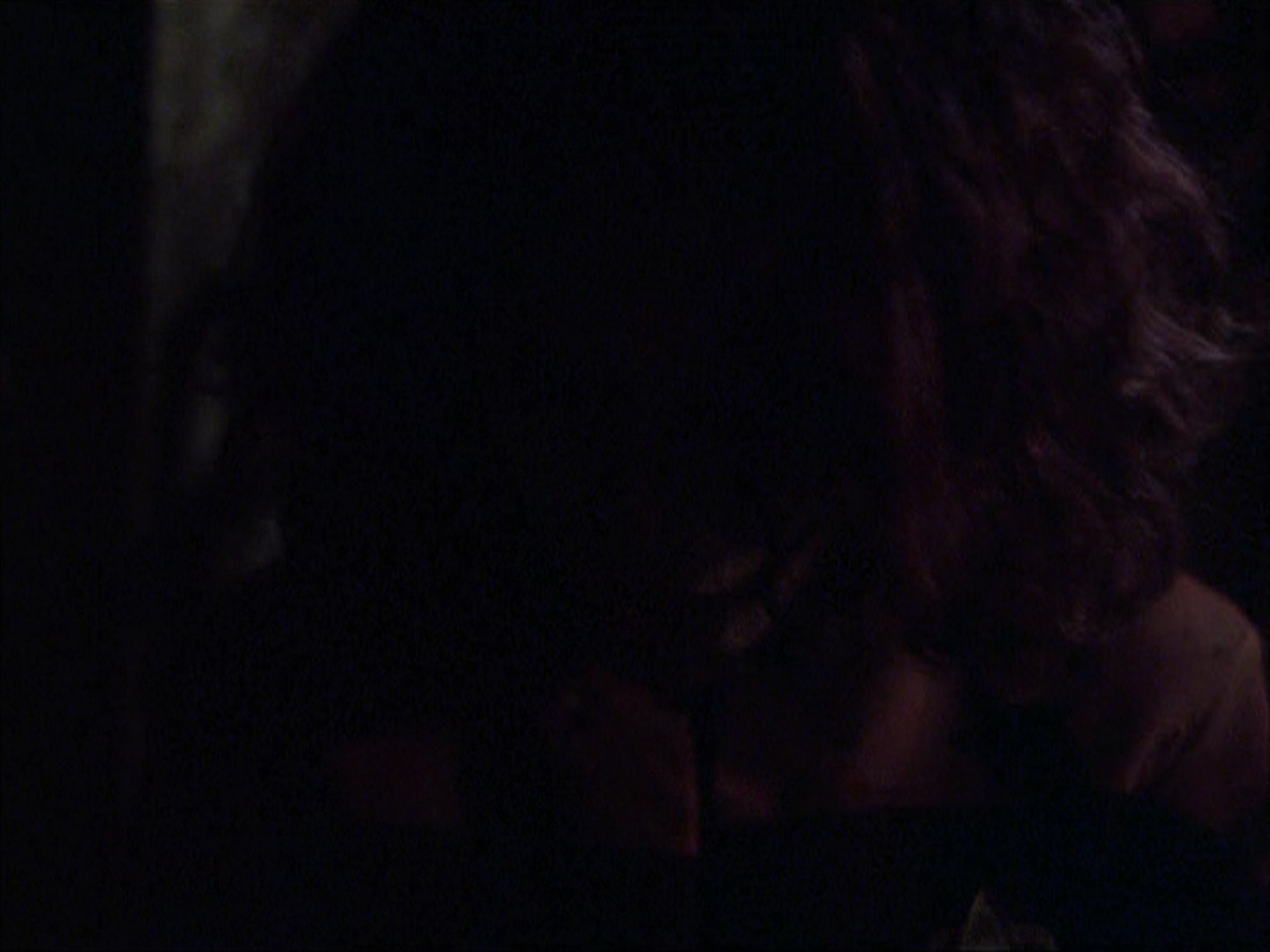 extant_StarTrek_VOY_6x03-BargeOfTheDead_01586.jpg